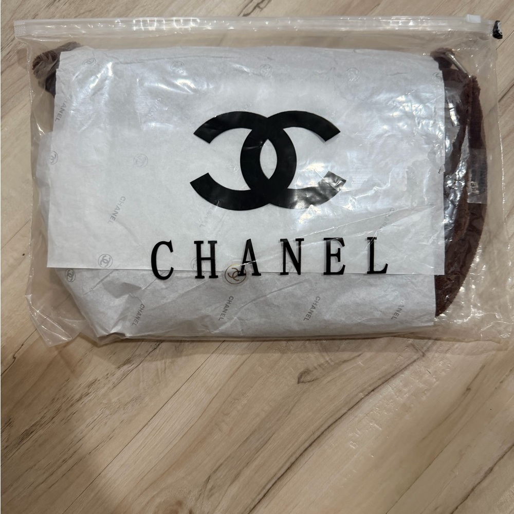 Chanel Precision (Novelty) Brown PLUSHIE Shoulder Bag + 2 Keychain Bag Charms ❣️ - Picture 13 of 14